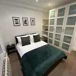 2 Bed Stylish Apartment, Vibrant Hoxton