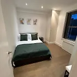 2 Bed Stylish Apartment, Vibrant Hoxton